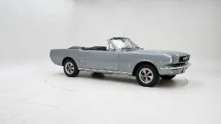 Foto 3 di 40: Ford Mustang Cabrio V8
