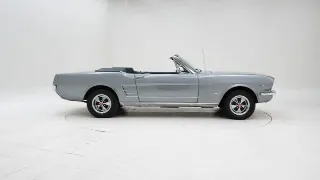 Foto 6 di 40: Ford Mustang Cabrio V8