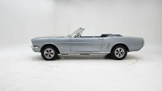 Foto 8 di 40: Ford Mustang Cabrio V8