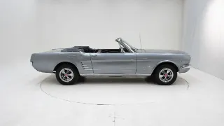 Foto 9 di 40: Ford Mustang Cabrio V8