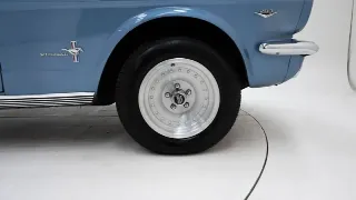Foto 10 di 40: Ford Mustang Coupe V8
