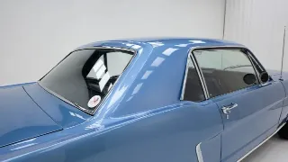 Foto 21 di 40: Ford Mustang Coupe V8