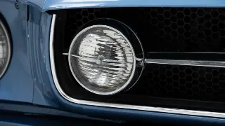 Foto 27 di 40: Ford Mustang Coupe V8