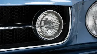 Foto 28 di 40: Ford Mustang Coupe V8