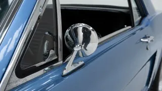Foto 36 di 40: Ford Mustang Coupe V8