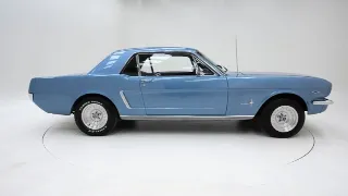 Foto 9 di 40: Ford Mustang Coupe V8