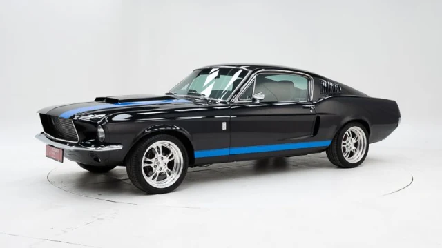Ford Mustang Fastback V8
