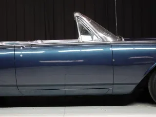 Foto 35 di 40: Ford Thunderbird Convertible Third Generation