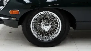 Foto 25 di 40: Jaguar E-Type 4.2 S2