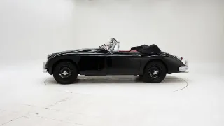 Foto 8 di 40: Jaguar XK 150 DHC