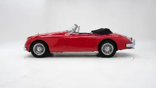 Foto 8 di 40: Jaguar XK 150 DHC