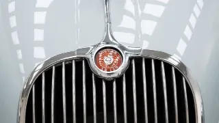 Foto 12 di 40: Jaguar XK 150 SE DHC