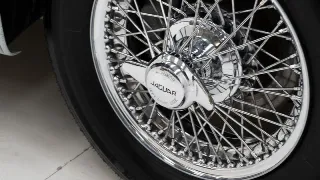 Foto 38 di 40: Jaguar XK 150 SE DHC