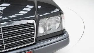 Foto 11 di 40: Mercedes-Benz 220 E
