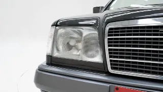 Foto 14 di 40: Mercedes-Benz 220 E