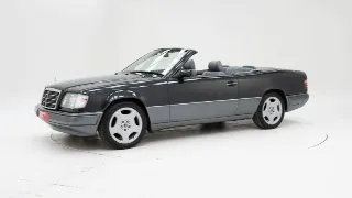 Foto 1 di 40: Mercedes-Benz 220 E