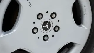 Foto 24 di 40: Mercedes-Benz 220 E