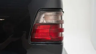 Foto 34 di 40: Mercedes-Benz 220 E