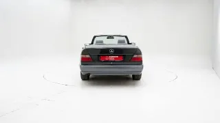 Foto 7 di 40: Mercedes-Benz 220 E