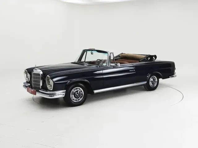 Mercedes-Benz 220 SE Cabriolet