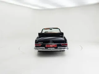 Foto 4 di 40: Mercedes-Benz 220 SE Cabriolet