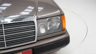 Foto 11 di 40: Mercedes-Benz 230 CE