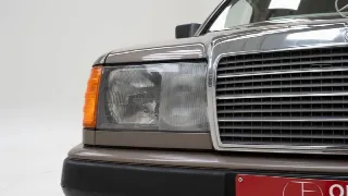 Foto 16 di 40: Mercedes-Benz 230 CE