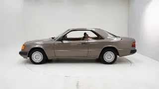 Foto 20 di 40: Mercedes-Benz 230 CE