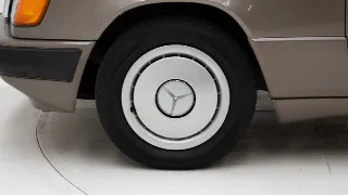 Foto 22 di 40: Mercedes-Benz 230 CE