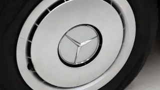 Foto 23 di 40: Mercedes-Benz 230 CE
