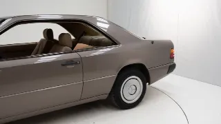 Foto 28 di 40: Mercedes-Benz 230 CE