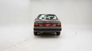 Foto 7 di 40: Mercedes-Benz 230 CE