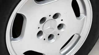 Foto 19 di 40: Mercedes-Benz 230 CE