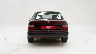Foto 36 di 40: Mercedes-Benz 230 CE