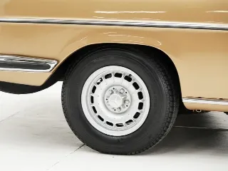 Foto 13 di 40: Mercedes-Benz 250 CE