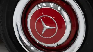 Foto 32 di 40: Mercedes-Benz 250 SL + Hardtop