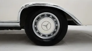 Foto 37 di 40: Mercedes-Benz 280 SE