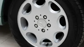Foto 27 di 40: Mercedes-Benz 300 CE