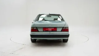 Foto 36 di 40: Mercedes-Benz 300 CE