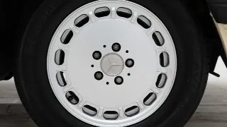 Foto 10 di 40: Mercedes-Benz 560 SL