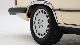 Foto 15 di 40: Mercedes-Benz 560 SL