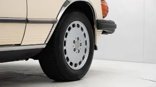 Foto 20 di 40: Mercedes-Benz 560 SL