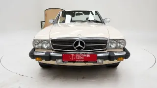 Foto 27 di 40: Mercedes-Benz 560 SL