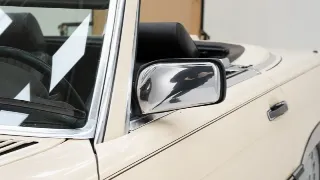 Foto 30 di 40: Mercedes-Benz 560 SL