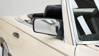 Foto 32 di 40: Mercedes-Benz 560 SL