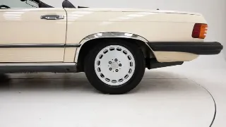 Foto 35 di 40: Mercedes-Benz 560 SL