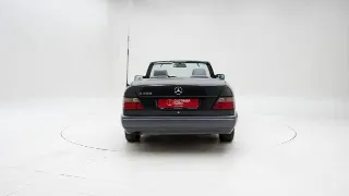 Foto 7 di 40: Mercedes-Benz E 220 Cabriolet