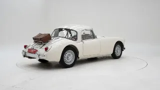 Foto 2 di 40: MG A Coupe Twin Cam