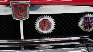 Foto 17 di 40: MG B
