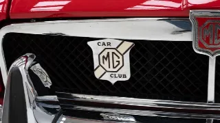 Foto 18 di 40: MG B
